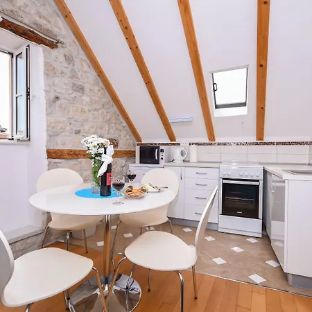 Tragos Lemon Tree Апартаменти