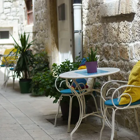 Tragos Lemon Tree Trogir